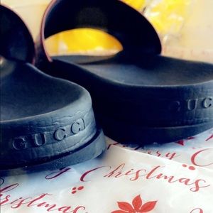 GUCCI SANDAL SLIDES.